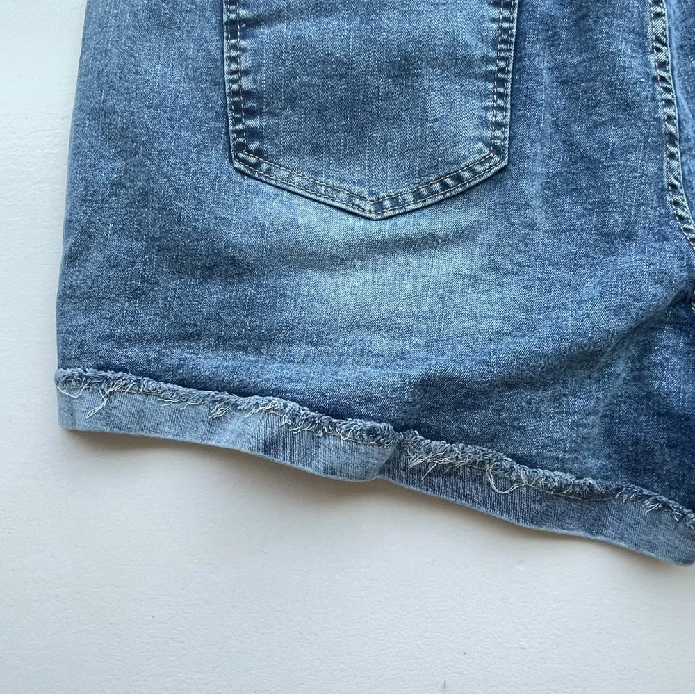 Plus size rainbow heart distressed jean shorts - Picture 10 of 14